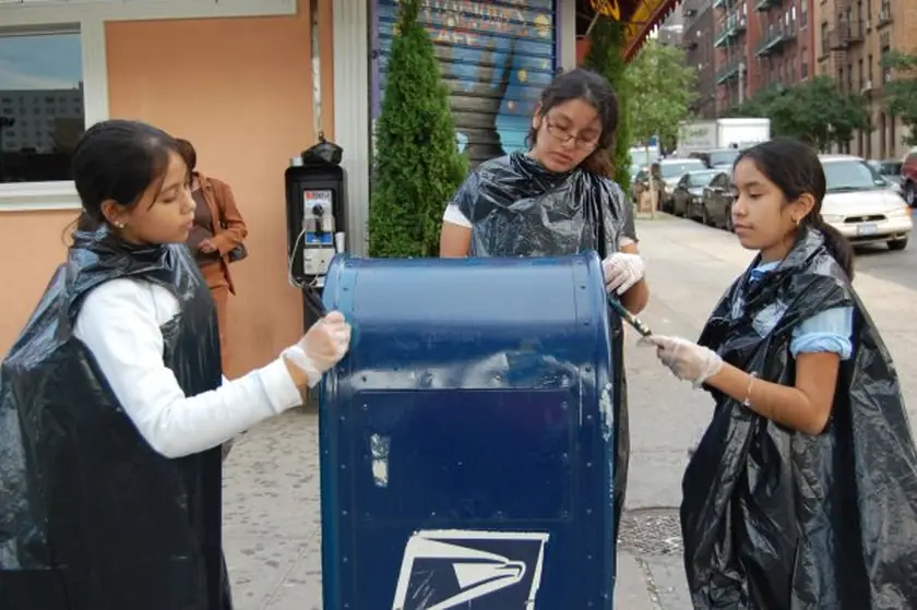 Repainting a Bronx letter box on service day
