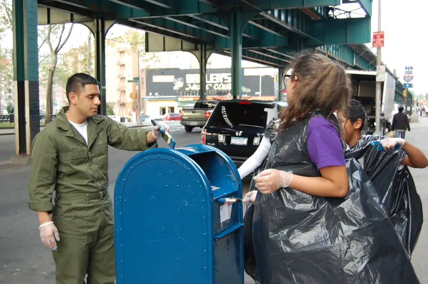 An adult volunteer works alongside the mentees