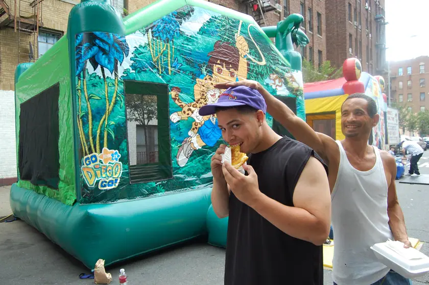 A break in the shade of the bouncy castle