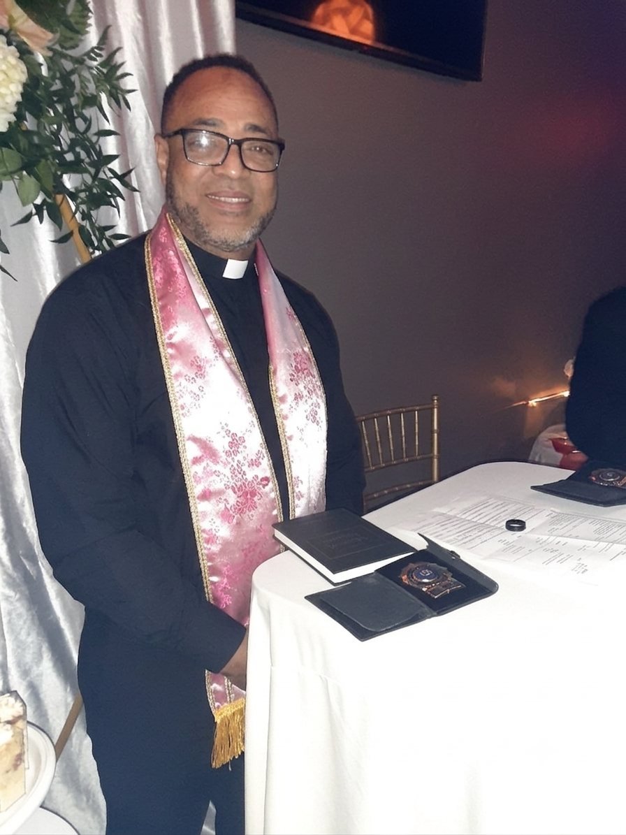 Israel Rodriguez, fundador y presidente de ALANY, fotografiado en un evento comunitario.