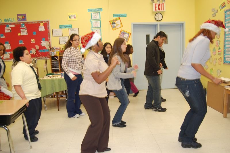 Mentors and mentees celebrating together in a BOOM classroom.